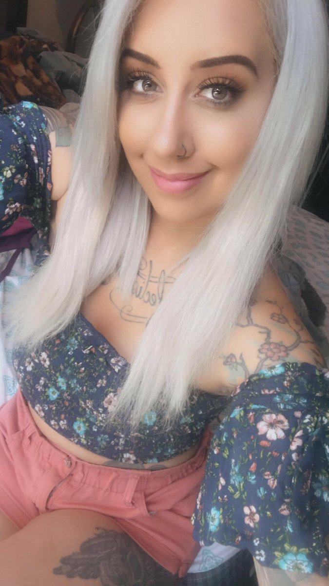 goddessnixie's tweet photo. My pretty face // my cute booty 👑 https://t.co/l6LKEXpUip