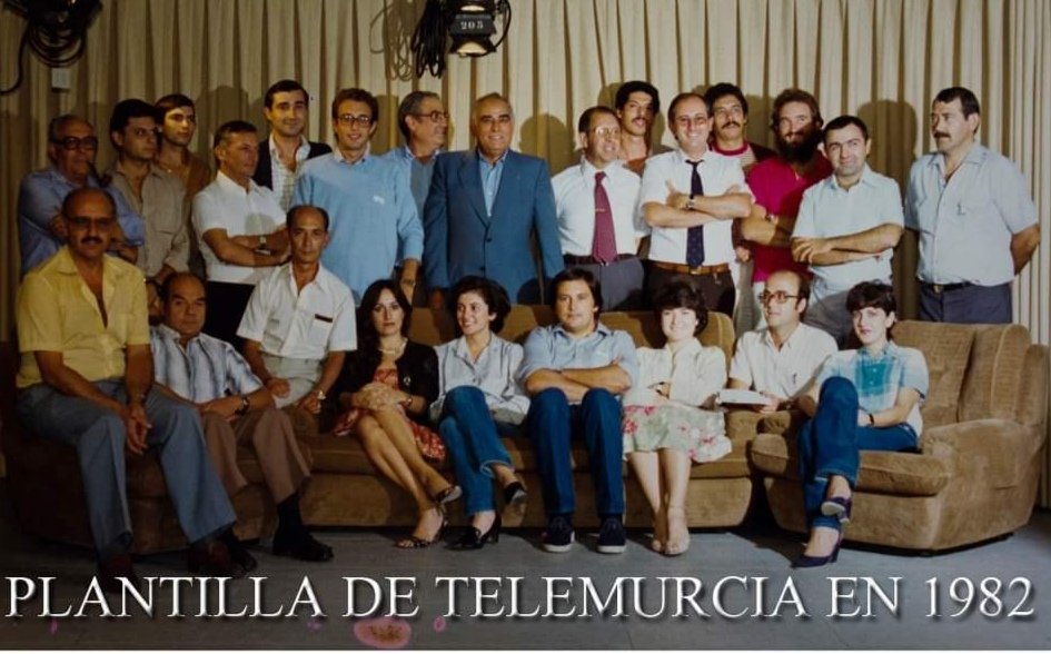 P_ColombineRM's tweet photo. Felicitamos a las compañeras y compañeros que tras 40 años de andadura ha contribuido a la información y la cohesión social desde el centro territorial de @tve_tve en la Región de Murcia.
#Feliz40aniversario https://t.co/7BWa66dxTl