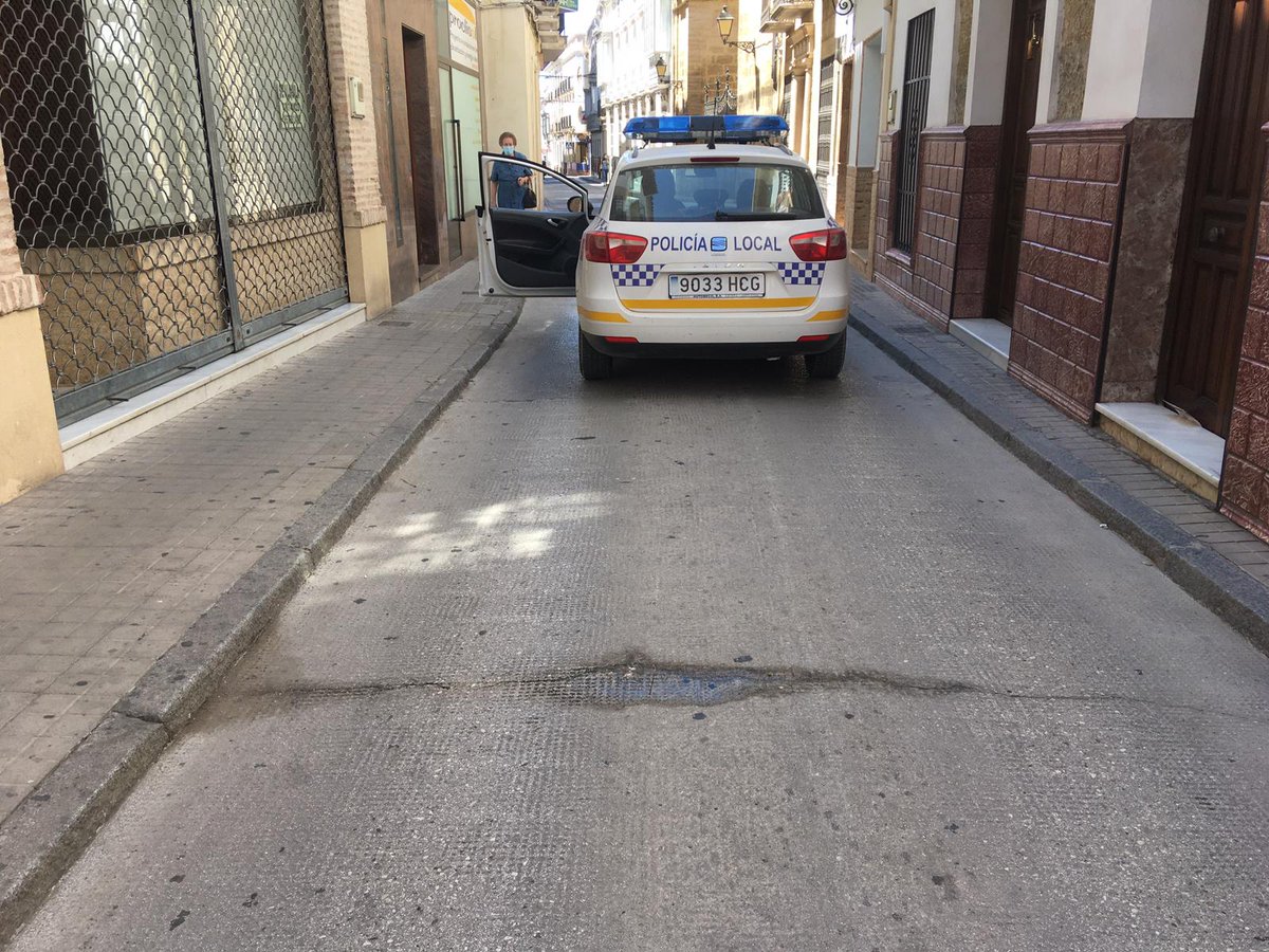 🚨 ULTIMA HORA
AVISO CORTE 🚧 

Por rotura de tubería de agua en C/San Fco. Solano, a partir de mañana quedará cortada al tráfico rodado ⛔🚧 

El desvío de tráfico 🚗 se realiza por C/La Almona.

Entrada prohibida 🚫 a camiones 🚛 

#somostupolicia
#PoliciaLocalEspañola 🇪🇦