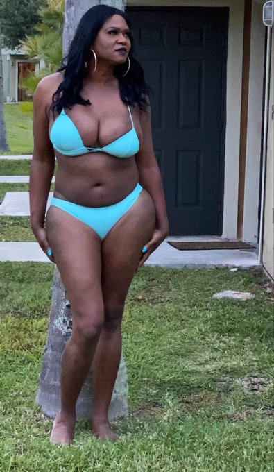 Standing tall as a tree... #TransIsBeautiful #PRIDE2020 #LGBTQ https://t.co/uChWTojfOL<a href="/tag/transisbeautiful"class="tags">#TransIsBeautiful</a><a href="/tag/pride2020"class="tags">#PRIDE2020</a><a href="/tag/lgbtq"class="tags"><span>#lgbtq</span></a>