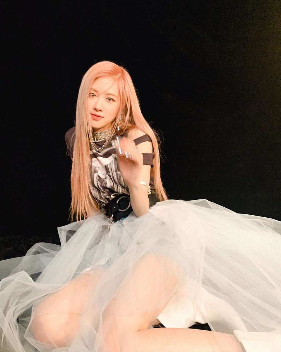 ROSÉ DAYS STAFF tweet media