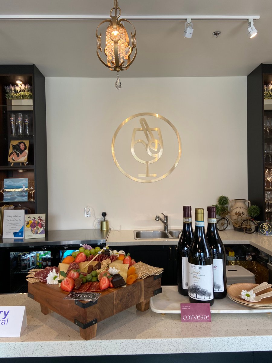 FeedMississauga's tweet photo. Last Wednesday, we hosted our second Virtual Auction. Thank you to everyone who tuned in and bid. We raised $2200!! Thank you to The Studio Paint Bar for donating their space, @CenturyAV for their AV expertise and @FrankSpadone and Austin McNamee for being amazing hosts! https://t.co/zN9TTvlKF1