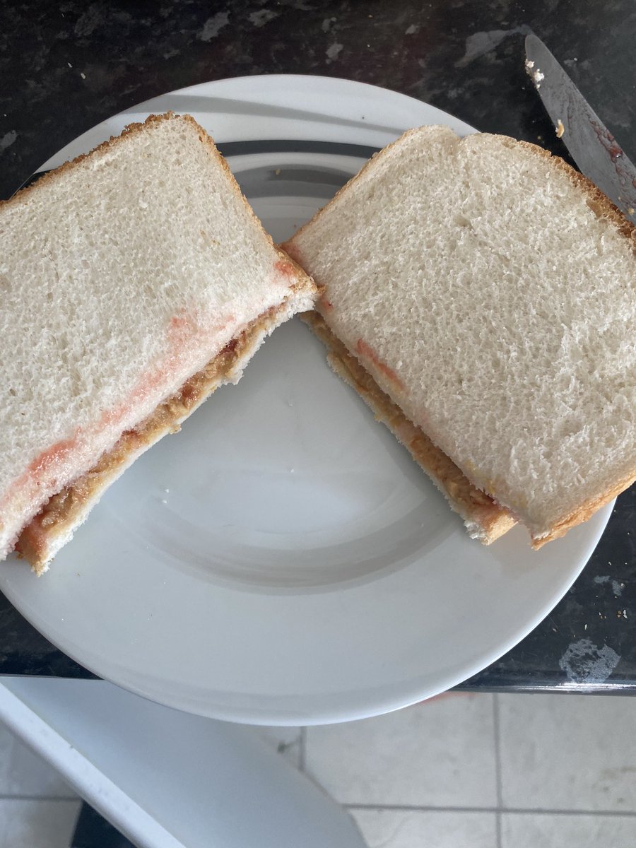 sdillo200's tweet photo. Katie Marie p2b having her picnic with her peanut butter and jam sandwich xxx @StBernardsPS https://t.co/3RNcpvNizC