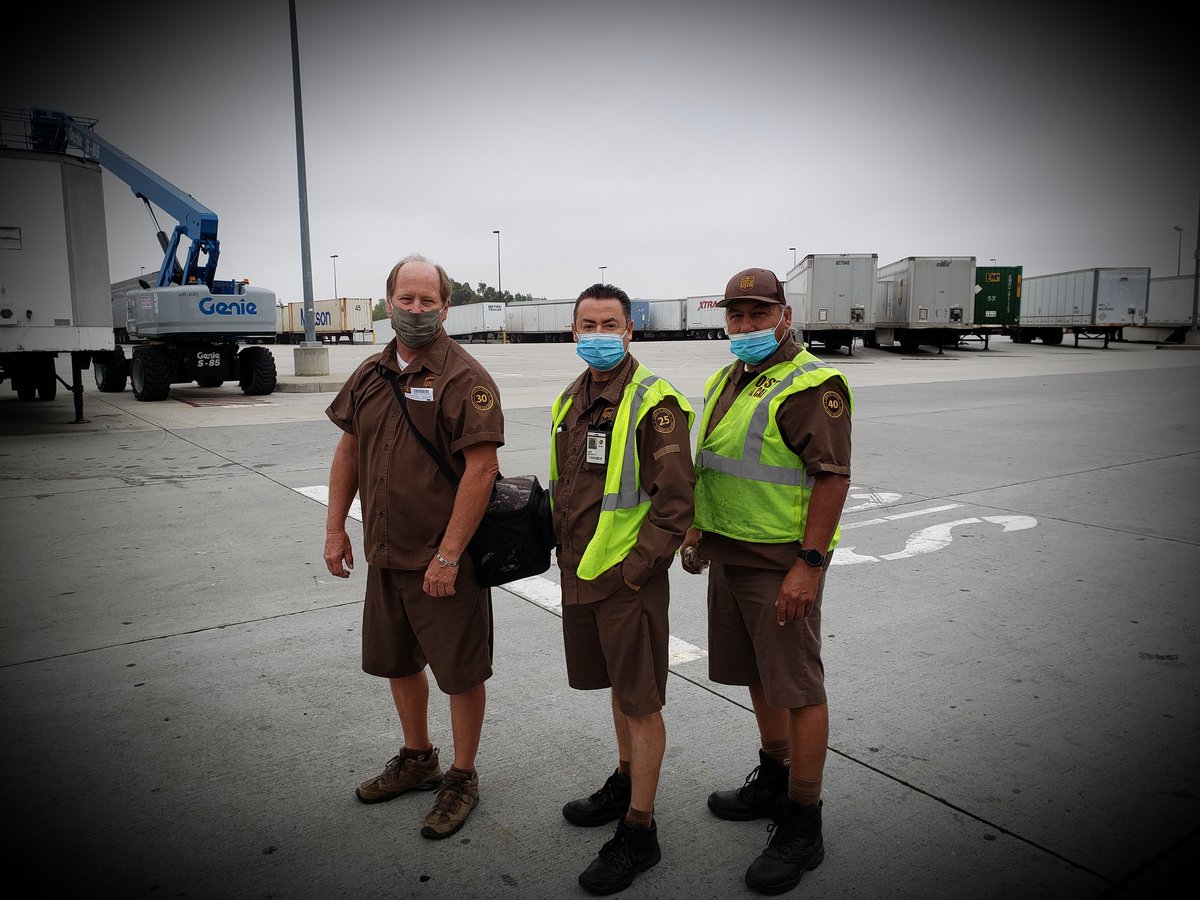 Between the 3 of these drivers there is 103 years of safe driving. Steve Morales 40yrs ontca fdr, Clint Vance 34yrs foothill ctr, Leo Acosta 29yrs ontca fdr. #socalsosafe #everyonehome <a href="/jrindafernshaw/">Fern Shaw</a> <a href="/hrbobbyups/">Bobby Esquivel</a> @SouthCalUPSers <a href="/RobertLJordanB1/">Bob Jordan</a>