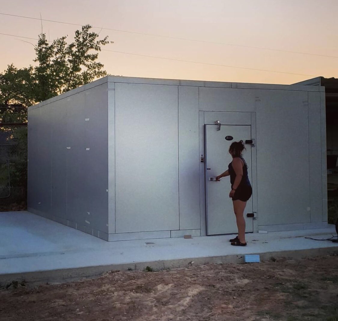 carerescuetexas's tweet image. The new freezer! 300 square feet ready to be filled with big kitty food. We are ready for anything now! Thank you so much to everyone who contributed to make this a reality. #itsbeautiful #daretocare #carerescuetexas