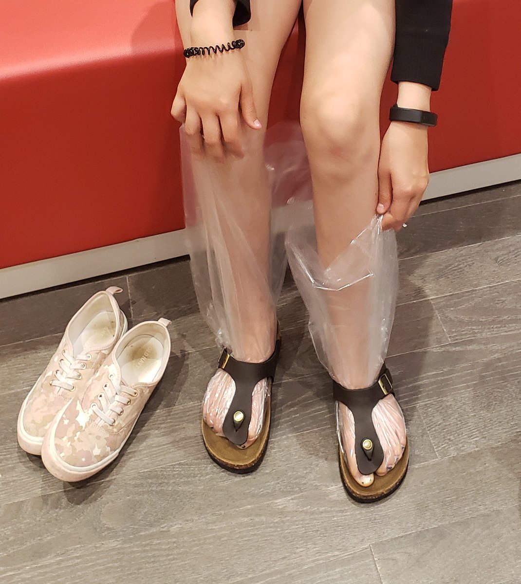 sbaslee's tweet photo. @SoftMocShoes not sure when #COVID19 started spreading via foot goo.  Dirty hands touching bags, Shoes and boxes is OK, But DON'T let that foot touch it? #Confused @keithbaldrey any suggestions where they can consult #COVID medical advice? https://t.co/4MlI6aExfx