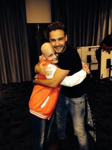 Liam Payne hugging fans;—the cutest thread—