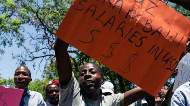 AfriqueVoix's tweet photo. #Afrique #Zimbabwe 
Le gouvernement du Zimbabwe a annoncé qu'il augmente les salaires des fonctionnaires relativement aux défis économiques posés par la Covid-19. https://t.co/Blrw3Cs4FI