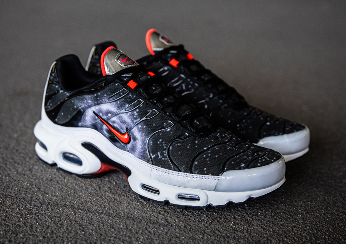 nike air max plus galaxy