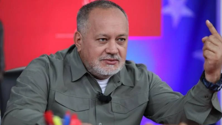 PartidoPSUV's tweet photo. Cabello a la militancia revolucionaria: La unidad no es para discutirla, despojémonos del ego https://t.co/YZ3e8svykO

#MáximaMoralPatriótica https://t.co/WRIz8TgxGf