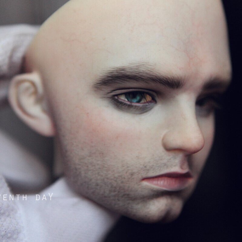 Story7days's tweet photo. I don't accept that anymore, I just post it because it's fun. Can you guess who it is? 😏
I was overwhelmed by the demands, and mimicking those details was delicate and boring work, including asymmetrical detail.🤣
+
#bjd #bjddoll #bjdfaceup #bjdmakeup #doll #faceupartist #faceup https://t.co/aFPBCUUZI4
