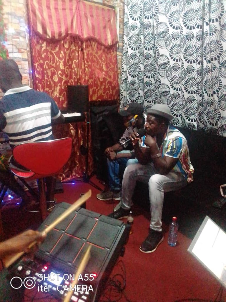 AkatakyieGh's tweet photo. Final Rehearsals with the band towards tomorrow’s performance between the hours of 5PM-7:30PM live on https://t.co/bcgMnwSV3M (a live stream virtual event) with other top Ghanaian musicians. Do not miss it! https://t.co/K1dCSooTMF