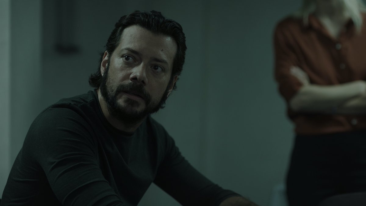 fueradeseries's tweet photo. "Le puse la miel en los labios [a Álvaro Morte] y me pidió los guiones para leerlos. Le encantó. No fue estrategia contar con él, fue pura casualidad."; comenta Jorge Dorado. @TheHead_Serie @OrangeTV_es @themdpstudio #FDSDirecto https://t.co/fiytusrj9j