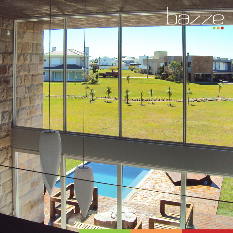 BazzePvc's tweet photo. Para fechamento dos vãos foram utilizadas as esquadrias de PVC da Bazze PVC em grandes panos mantendo os belos visuais para as áreas verdes do condomínio, fortalecendo a relação com o exterior. Belo projeto do escritório @proaarquitetura Interiores/decoração: Studio A https://t.co/jkhThBq9I3