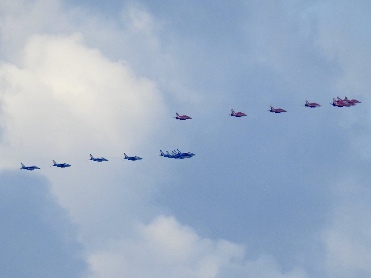 Watching The Thames tweet media