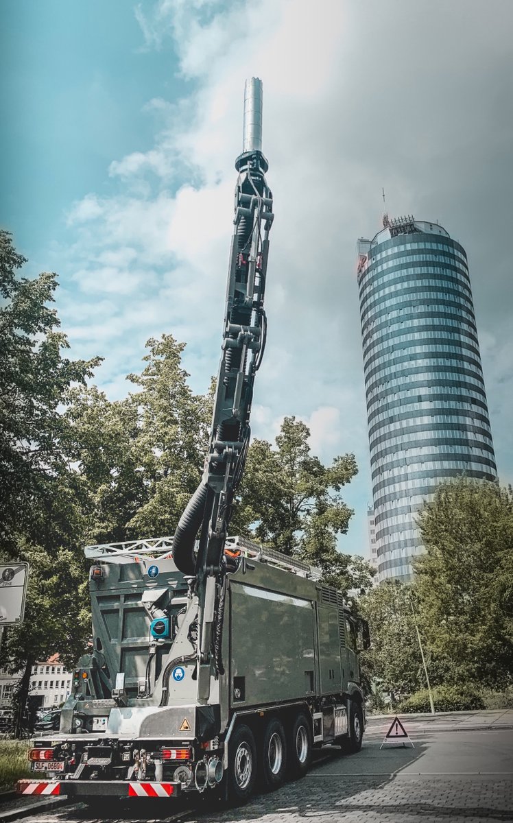 Mal ein bisschen in der City posen 😎 
_____________________________________________________________
#saugbagger #rsp #rspgmbh #suctionexcavator #architecture #building #city #skyscraper #urban #design #perspective #jena #thuringia #thüringen #deutschland #germany #ingeneurskunst