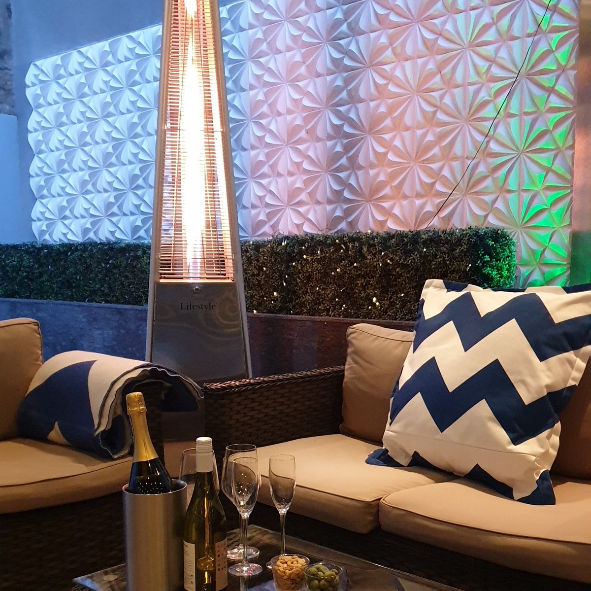 ThePlaceEdin's tweet image. We will keep the drinks on ice for a little longer. Hopefully we will be able to share some good news with you soon ❤

For now, "Slàinte Mhath" from the comfort of your home