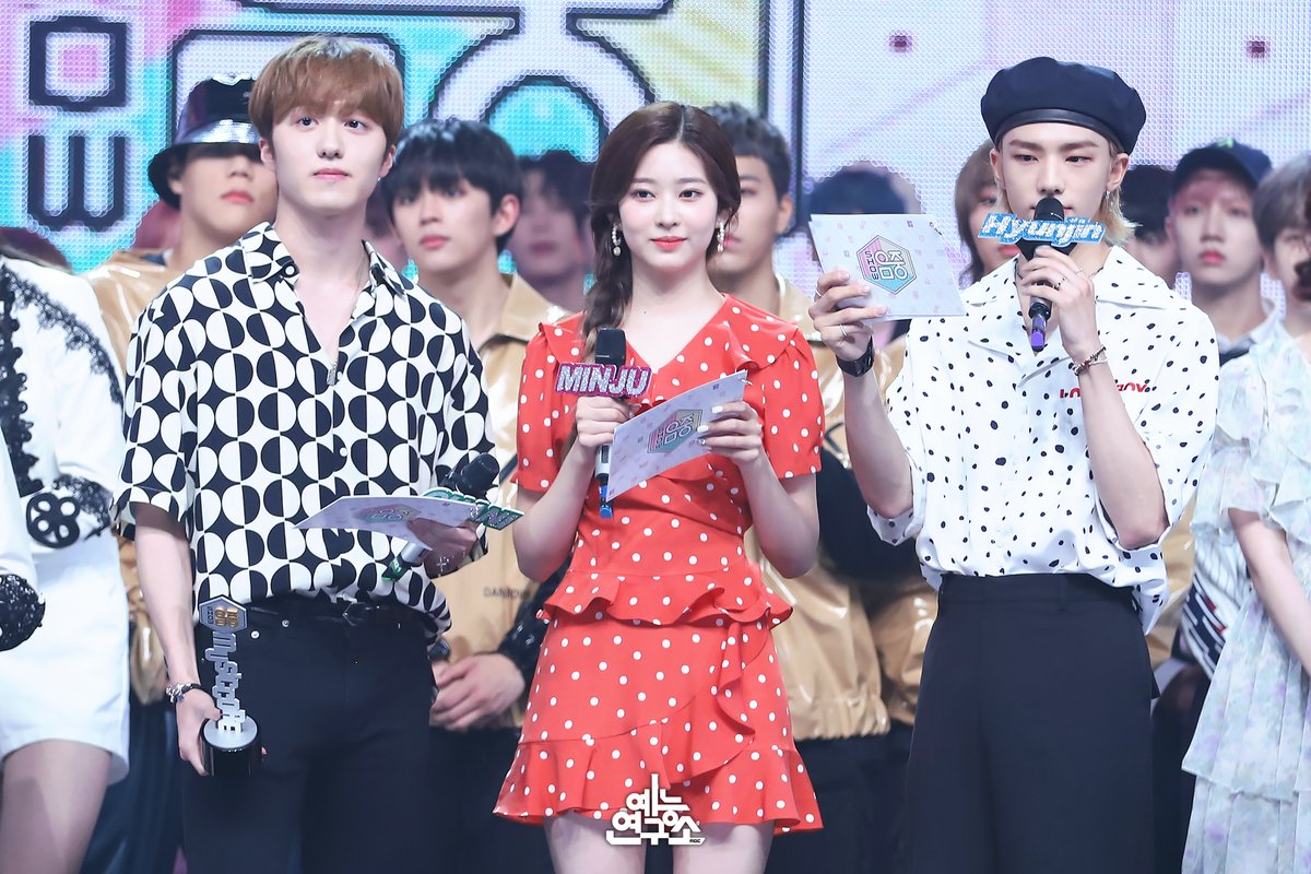 여름을 즐겁게 보낼 수 있는 방법🔥 3MC와 함께하기👏🏻
이번 주 #쇼음악중심 토요일 오후 3시 35분! 본방사수🧡 

200627 #쇼음악중심 #음중 #찬희 #현진 #김민주 <a href="/SF9official/">SF9official</a> <a href="/Stray_Kids/">Stray Kids</a> <a href="/official_izone/">official_IZONE</a>