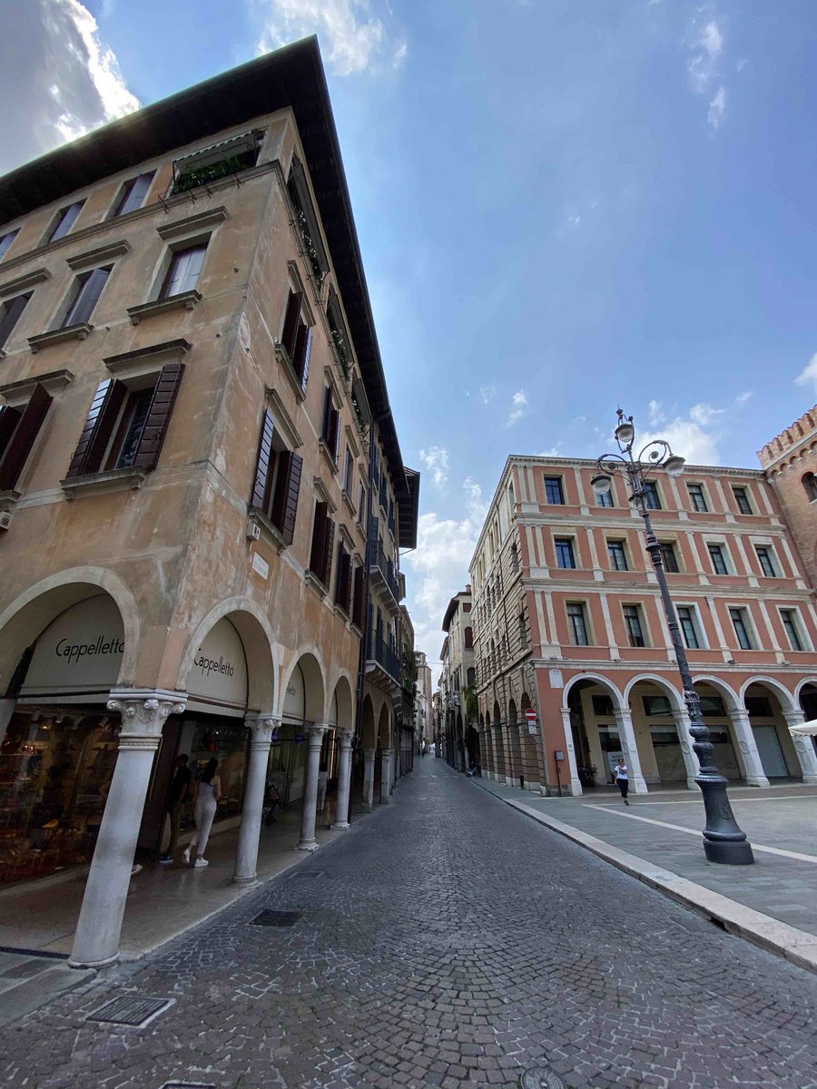 DivertiViaggio è la #GuidaPerBambini della città di #Treviso.   
Scoprire, giocare e correre in città apprezzando la sua bellezza. 

#venezia #padova #vicenza #veneto 

 oggi nel Blog ==> bit.ly/TrevisoGuidaBa…
