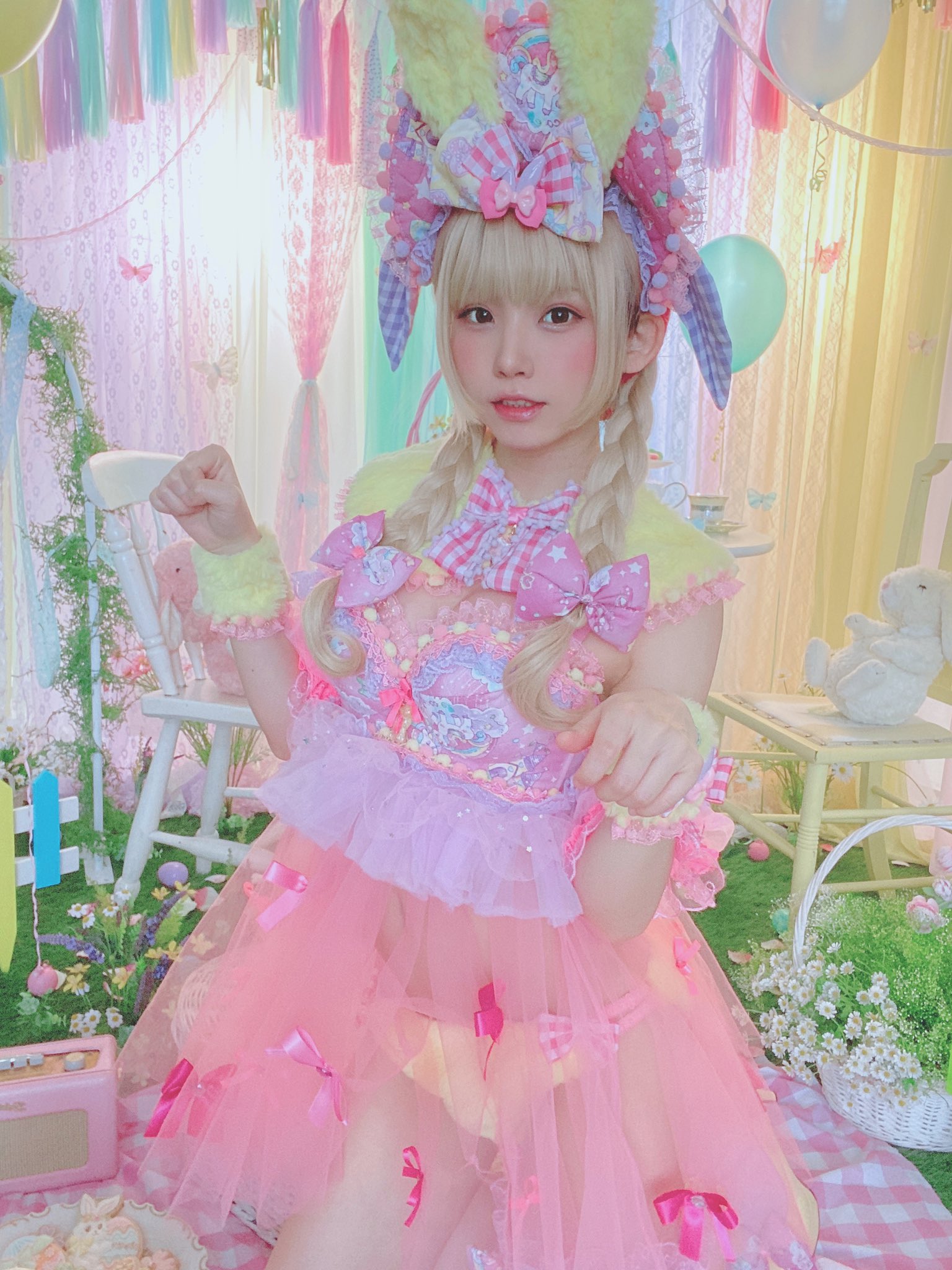 画像,昨日撮影した新作写真集はイースターをテーマにした作品です🐰🌸衣装も世界観もとっても可愛いので早く皆さんにお見せしたい…！！ https://t.co/JBbrC…