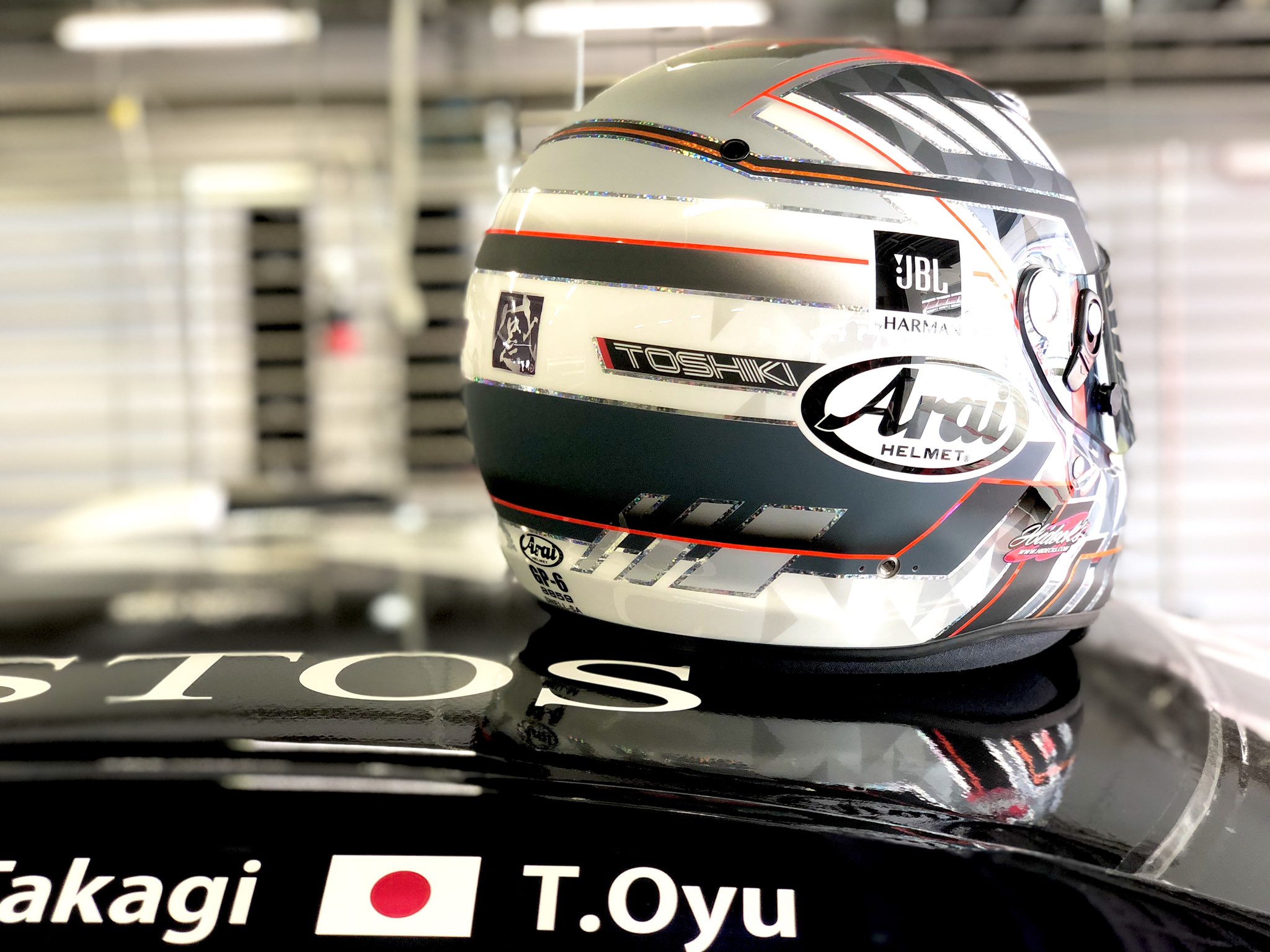Toshiki Oyu 大湯都史樹 Gtの開幕戦から使用するヘルメット 今年もデザインがガラリと変わりました 前から見ると黒でグラデーションで後ろは白になっていくようなヘルメットになってます いつもペイントをして頂いてるハイデック様 アライ Toshiki Oyu 大湯都史樹 Gtの開幕戦から使用するヘルメット 今年もデザインがガラリと変わりました 前から見ると黒でグラデーションで後ろは白になっていくようなヘルメットになってます いつもペイントをして頂いてるハイデック様 アライ