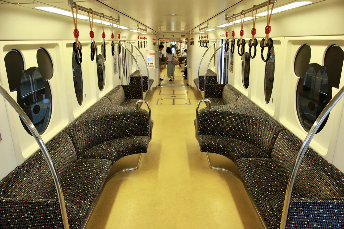 ディズニーのモノレールが新型になり運転開始したけど…「旧型の方が良かった」声が多数！