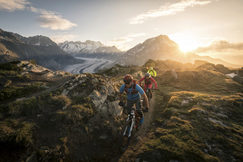 streumeyer's tweet image. Die Herausforderung für #MountainBiker! Der Stoneman Glaciara-Trail! 127 km und 4.700 spektakuläre Höhenmeter zwischen Gletschern, zahllosen 4.000ern &amp;amp;  alten Bergdörfern warten!
#wirbrauchenschweiz
AletschArena_ch GomsTourismus valaiswallis 
…