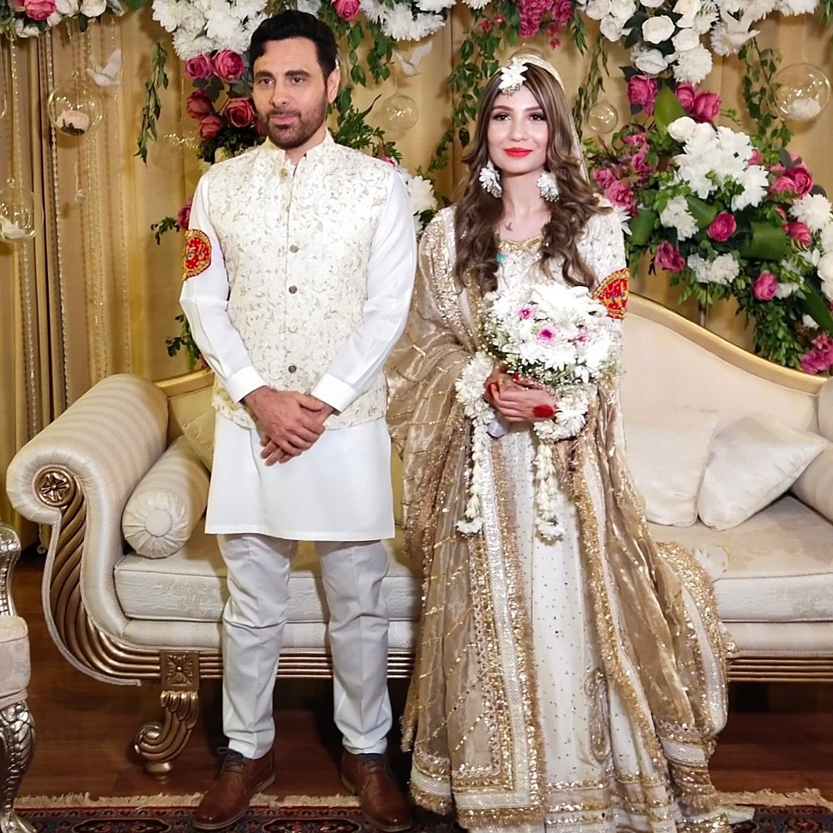 #ٹوئکر
معروف پاکستانی گلوکار ہارون بھی رشتہ ازدواج میں بندھ گئے۔ انہوں نے فروا سے اسلام آباد میں نکاح کی تصویر سوشل میڈیا پر شیئر کی ہے۔
@TheRealHaroon