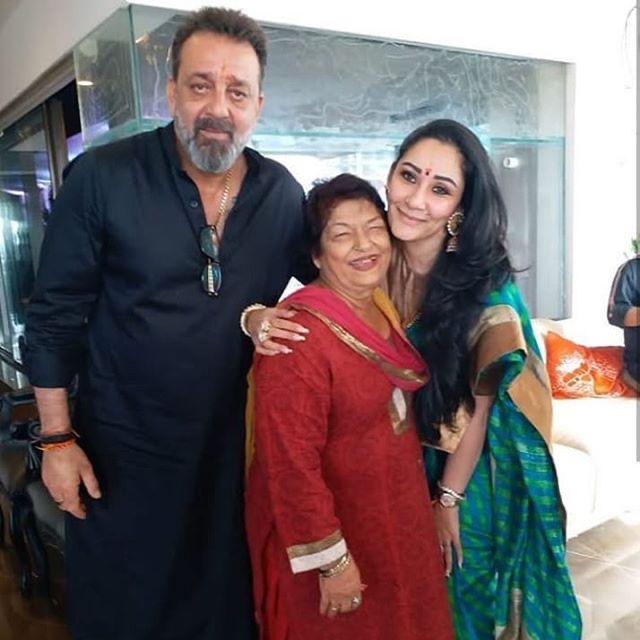 duttsanjay's tweet photo. This news has left me heartbroken. Saroj ji was not just a legend but also a humble person. We shared a beautiful relationship &amp; worked in many films together. Her contribution to the industry is irreplaceable as there was no one who could dance like her. Om Shanti. https://t.co/bTh1PkuN4X