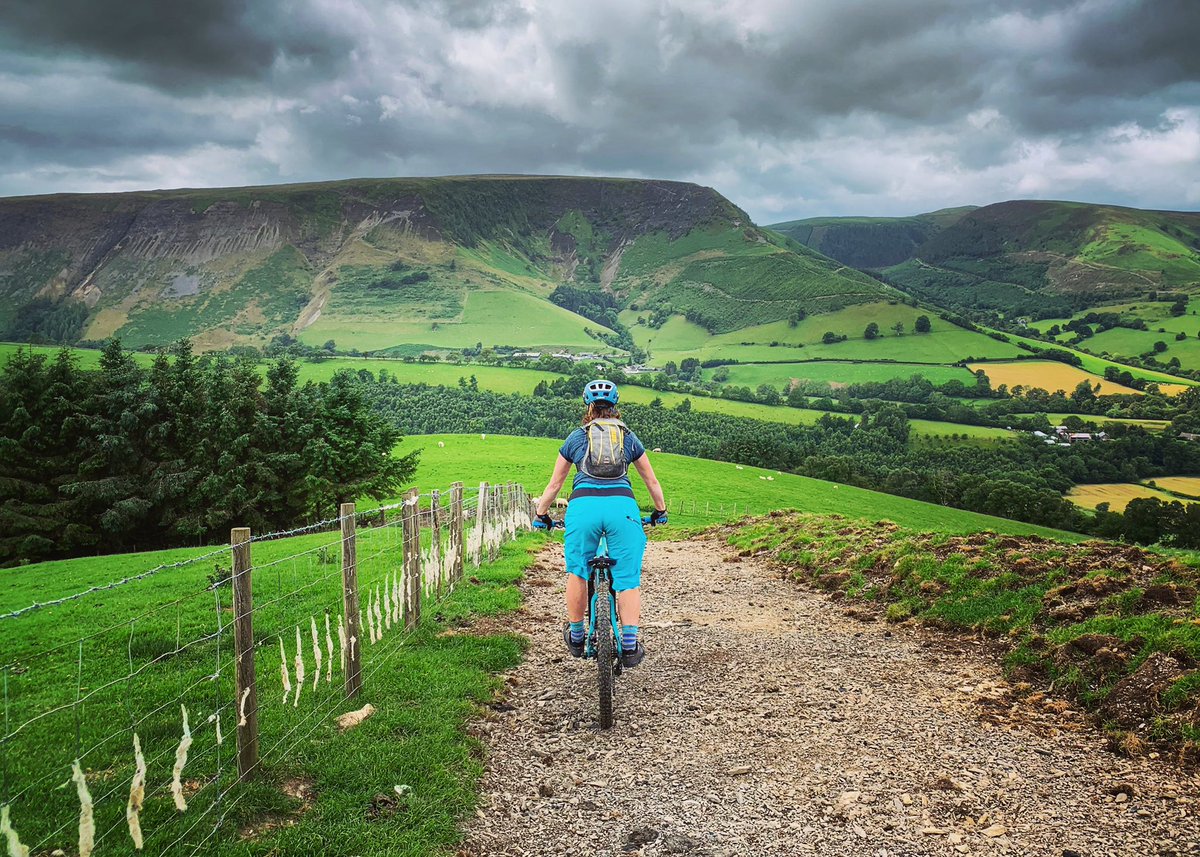 Yay it’s the weekend, time for a mini adventure in the #CambrianMountains of mid #Wales. 

📷 Creigiau Pennant 🏴󠁧󠁢󠁷󠁬󠁳󠁿 #mtb #explorelocal #getoutside