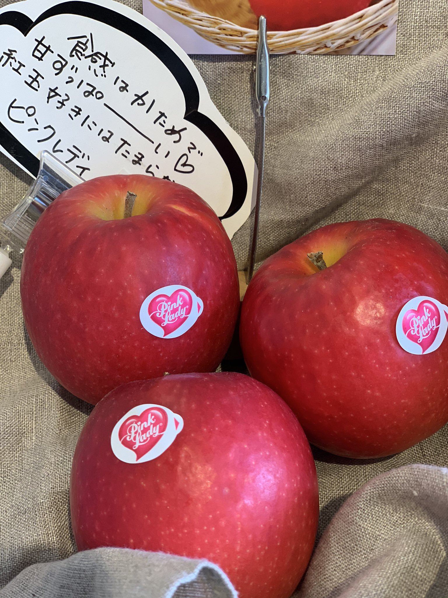 すっぱい林檎の専門店 店長さんのツイート ピンクレディ 当店で ピンクレディ と言えば ですが ジンと卵白を使うカクテルの名前でもあります このカクテルが好きで に名付けた と聞いたことがあり 前述とは違うお店で話したら ジンも卵もあるけどグレナデン