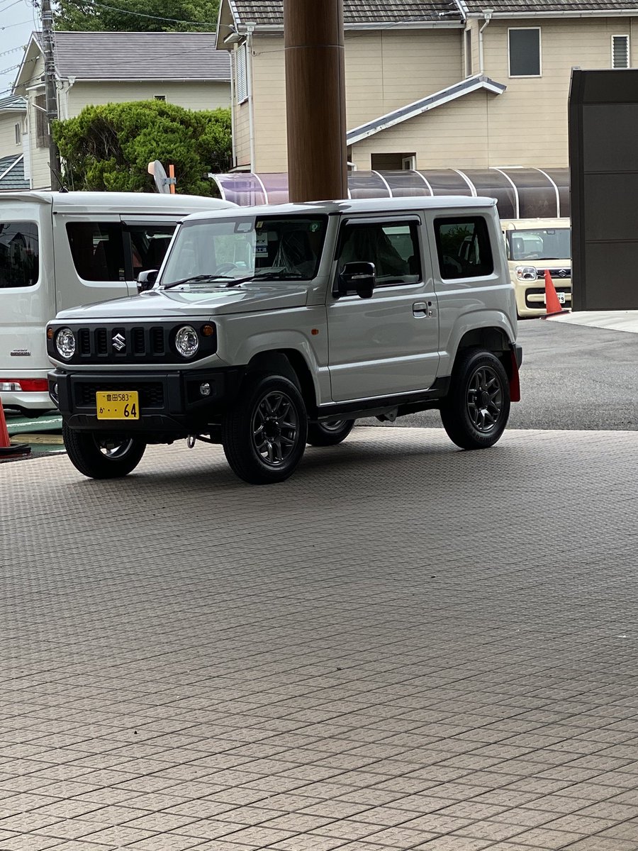 mo10bell's tweet photo. ニュートラル:本日、2020/7/3日。
納車されました。
今日からジムニーライフ、スタートです。 https://t.co/KYz7TEn6Gz