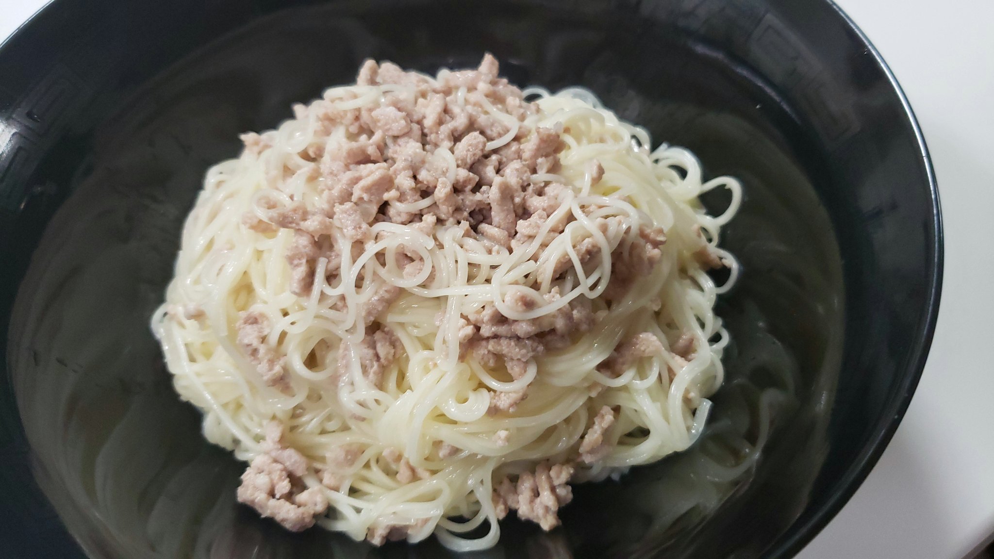 リュウジ 料理のおにいさんバズレシピ Hp1でも作れる冷やし担々麺が濃厚で旨すぎて え お店じゃん てなります 冷やし豆乳坦々そうめん 豆乳150cc 味噌小1 白だし大2 すりごま大1 ゴマ油小1をよーく混ぜる そうめん100gと豚挽肉60gを一緒に茹で
