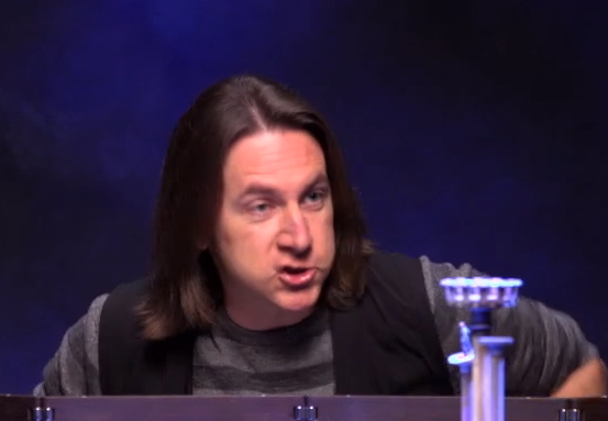 CritRoleFaces's tweet photo. Matt successfully roleplaying a boat battle. #CriticalRole @matthewmercer https://t.co/hfGvFkqthR