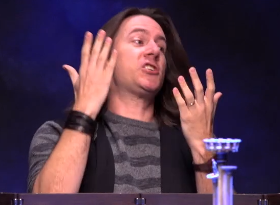 CritRoleFaces's tweet photo. Matt successfully roleplaying a boat battle. #CriticalRole @matthewmercer https://t.co/hfGvFkqthR