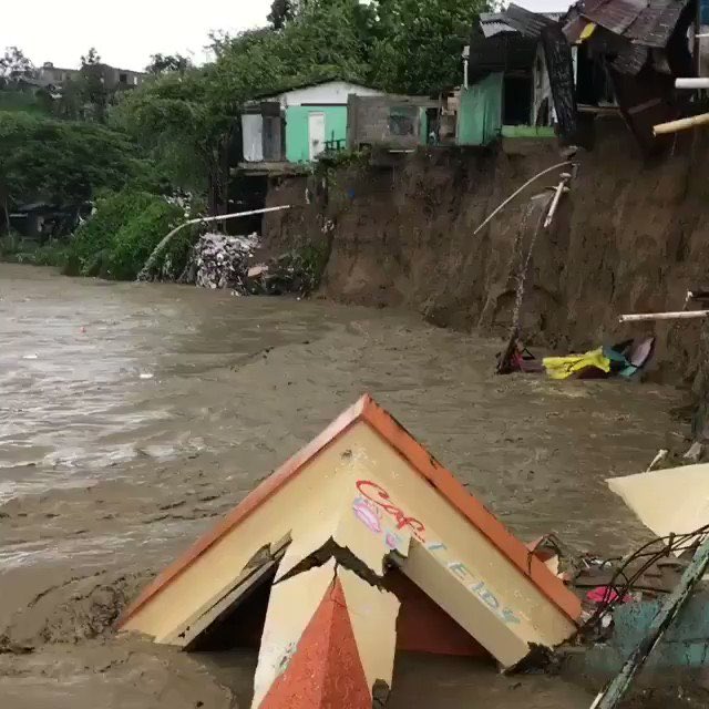 TodosValentin's tweet photo. Promovió la reubicación de las viviendas del Hoyo de Puchula de Santiago en complejos habitacionales y la habilitación de una zona verde en la parte desplazada, al final del arroyo Gurabo, para incremento de la extensión del parque central de Santiago. #ValentinTaGanao https://t.co/kc6G5xB6d9