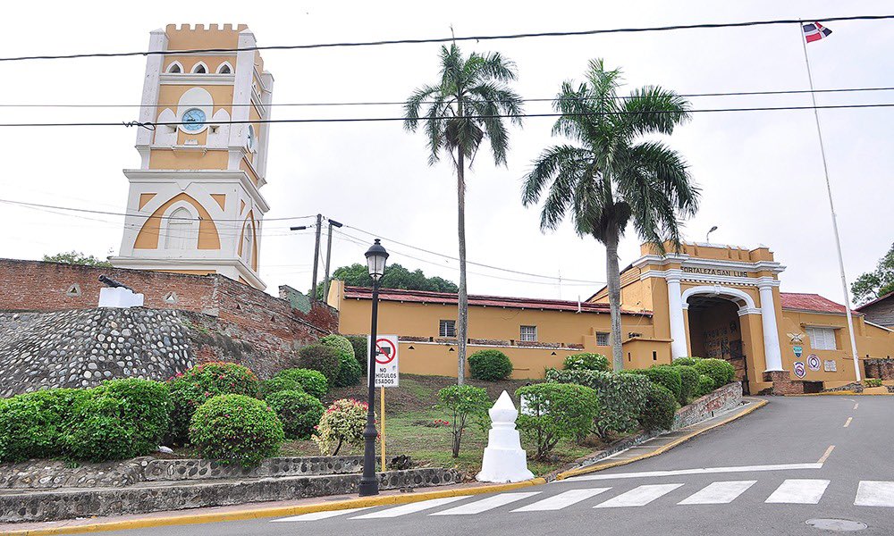 TodosValentin's tweet photo. Promovió el traslado de la DNCD y otras instituciones públicas de la fortaleza San Luis para destinarla a la ampliación del museo histórico y bélico existente y a la habilitación de un espacio para el Museo del Carnaval y convertirla en museo histórico. #ValentinTaGanao https://t.co/f8cwMGDdtD