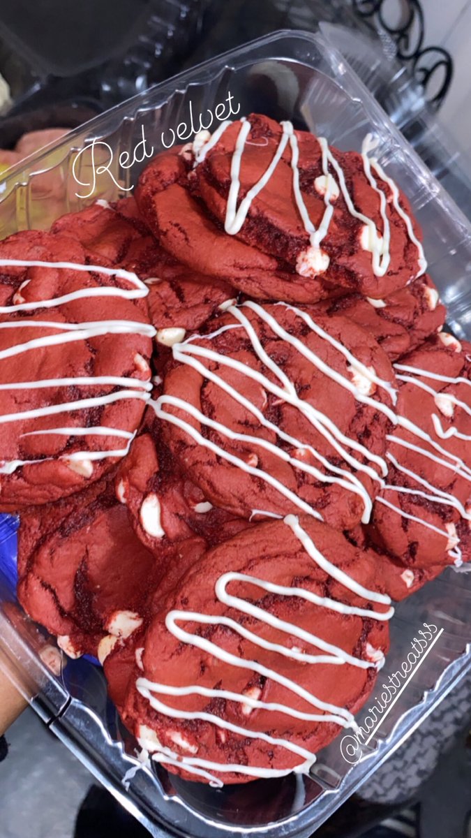 ValVal_____'s tweet image. Can’t wait to drop my menu ! Follow my business page on Instagram @mariestreatsss 🧁