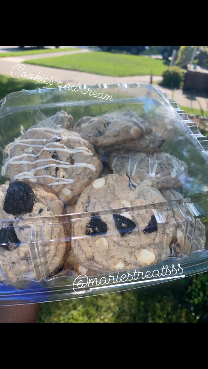 ValVal_____'s tweet image. Can’t wait to drop my menu ! Follow my business page on Instagram @mariestreatsss 🧁