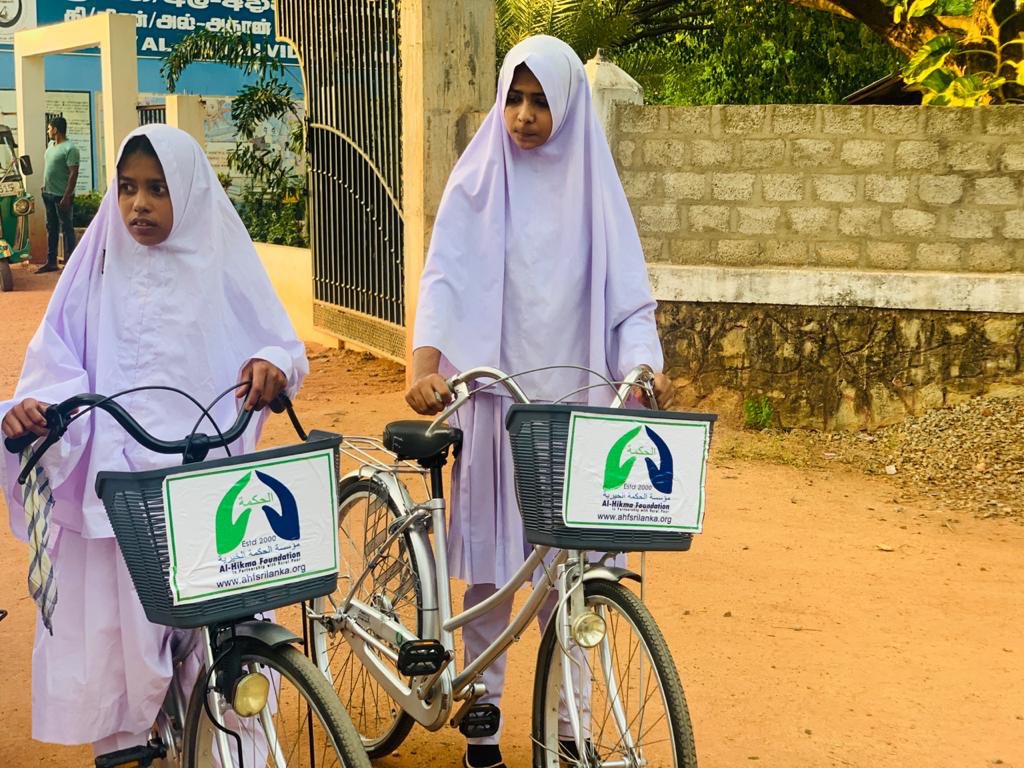 ahfsrilanka's tweet photo. Alhamdulillah AL-HIKMA FOUNDATION has delivered bicycles for needy children who are walking for a long distance to schools.

donate generous 
https://t.co/pxIIXyRELF https://t.co/TPylaMrFMd