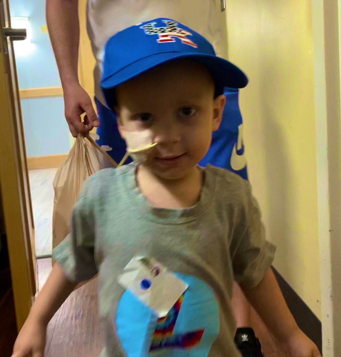 cais_man's tweet photo. Shout out to our friend @CollettTj  for hooking CaisMan up with KENTUCKY BASEBALL gear! He sure enjoyed this package after a hard day of radiation! #CaisManFightsNeuroblastoma 🎗💪🏻💛 https://t.co/hV4znVJ9Rc