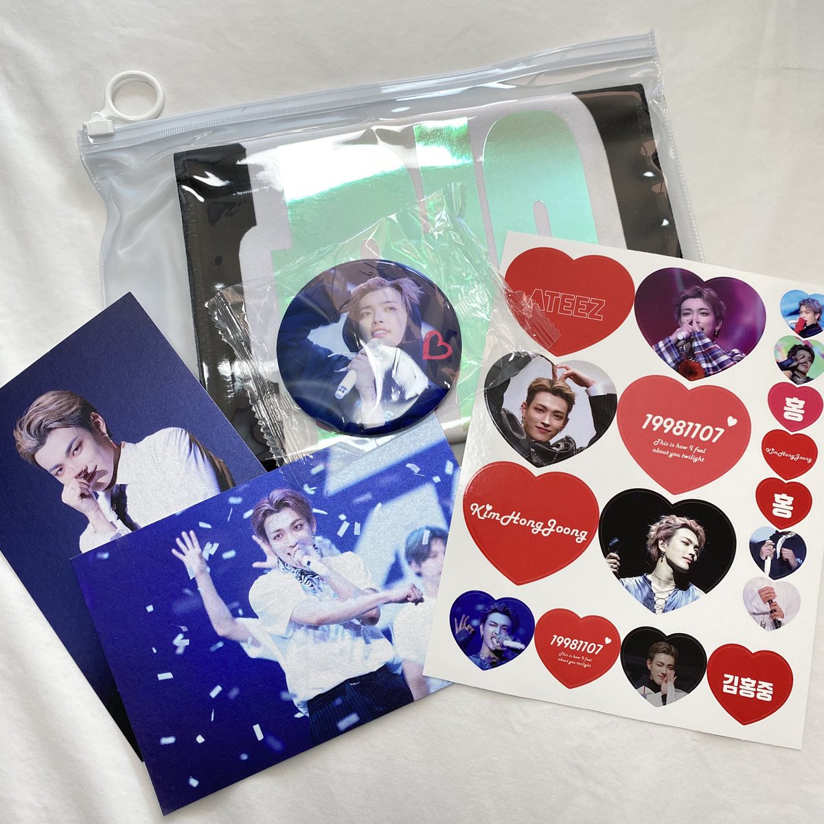 lovedusthq's tweet photo. ph go ¦ memoire 2nd cheering kit stock sale
ㅡ @981107memoire 

˖ 1600 php - cheering kit
˖ 800 php - griptok
˖ accepting orders until 7/14
˖ fast eta
˖ with freebies from us

♡˕ order link : https://t.co/Sj1EaKVlkv
[ #lovedust_go #ATEEZ #에이티즈 #HONGJOONG #홍중 ] https://t.co/fZJRyEGkUN