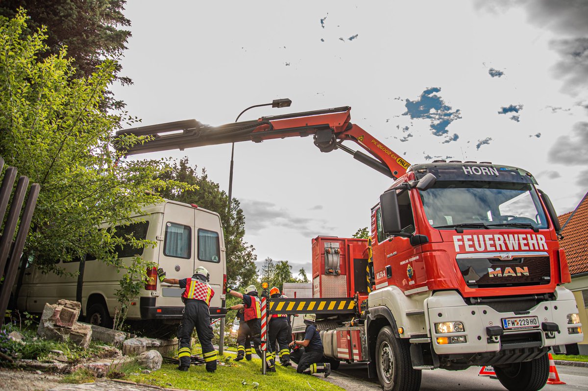 📟 T1-Fahrzeugbergung
📅 30.06.2020
⌚ 16:43 Uhr
🌐 Hornerstrasse - Geras
🚒 FF Geras
🚒 FF Horn

⚠️ Klein LKW in Garten

#einsatz #presse #einsatzdoku #feuerwehr #122live