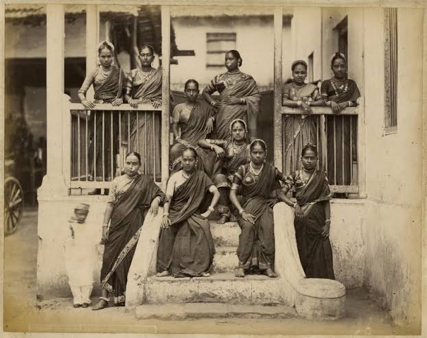 THREAD on once most respected profession COURTESAN, GANIKA, ended up in undignified NAUTCH GIRL, PROSTITUTESThe only entertainment in NON-TV age became NOT only OBSOLETE but an ABUSE in modern age.A look back in TIME1/n @mini_razdan10  @Aabhas24  @NAN_DINI_  @TIinExile