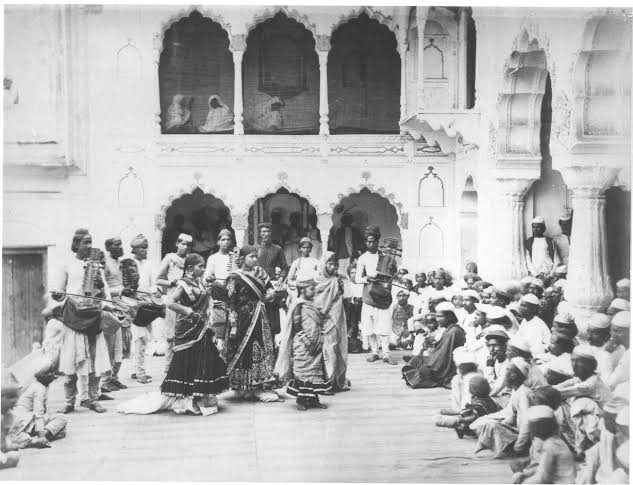 The Tawaifs reached their zenith under the Mughal rule.They lived in comfort and had properties so much so that they were fought First independence war 1857 with valore  https://twitter.com/i_Mystic/status/1277793760869363717?s-20Association with a tawaif was symbol of status, wealth, & culture.9/n