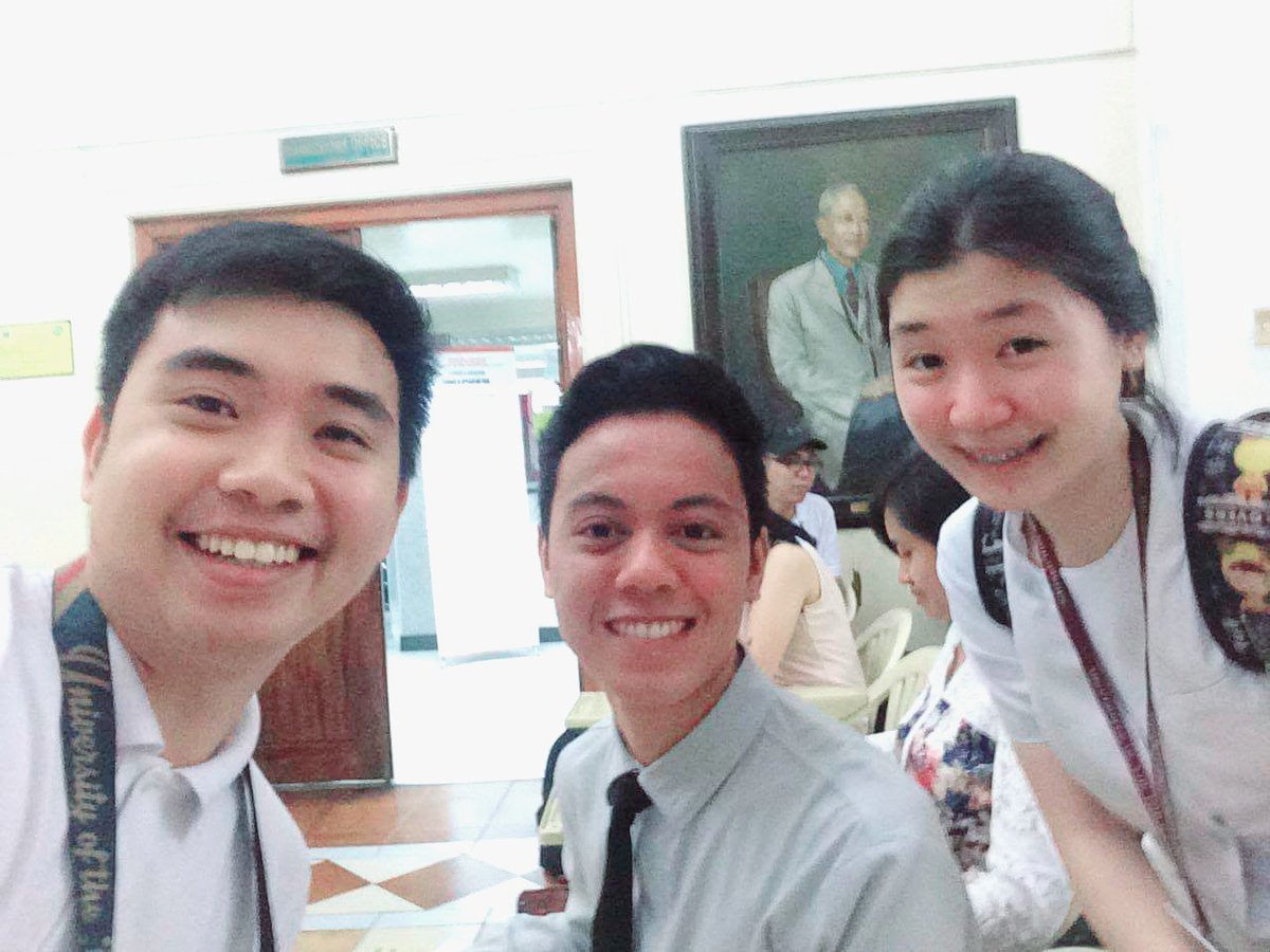 jeremyceriales's tweet photo. Share this lucky photo to graduate with honors. π₯³ jk
In between great people with great minds. (L) Cum Laude (2nd Magna Cum Laude of UPV Bio history), and (R) the only Magna Cum Laude of UPCM after how many years (also with the highest GWA in UP history post-World War 2 ..(1/4) https://t.co/zcFOTAbWnU
