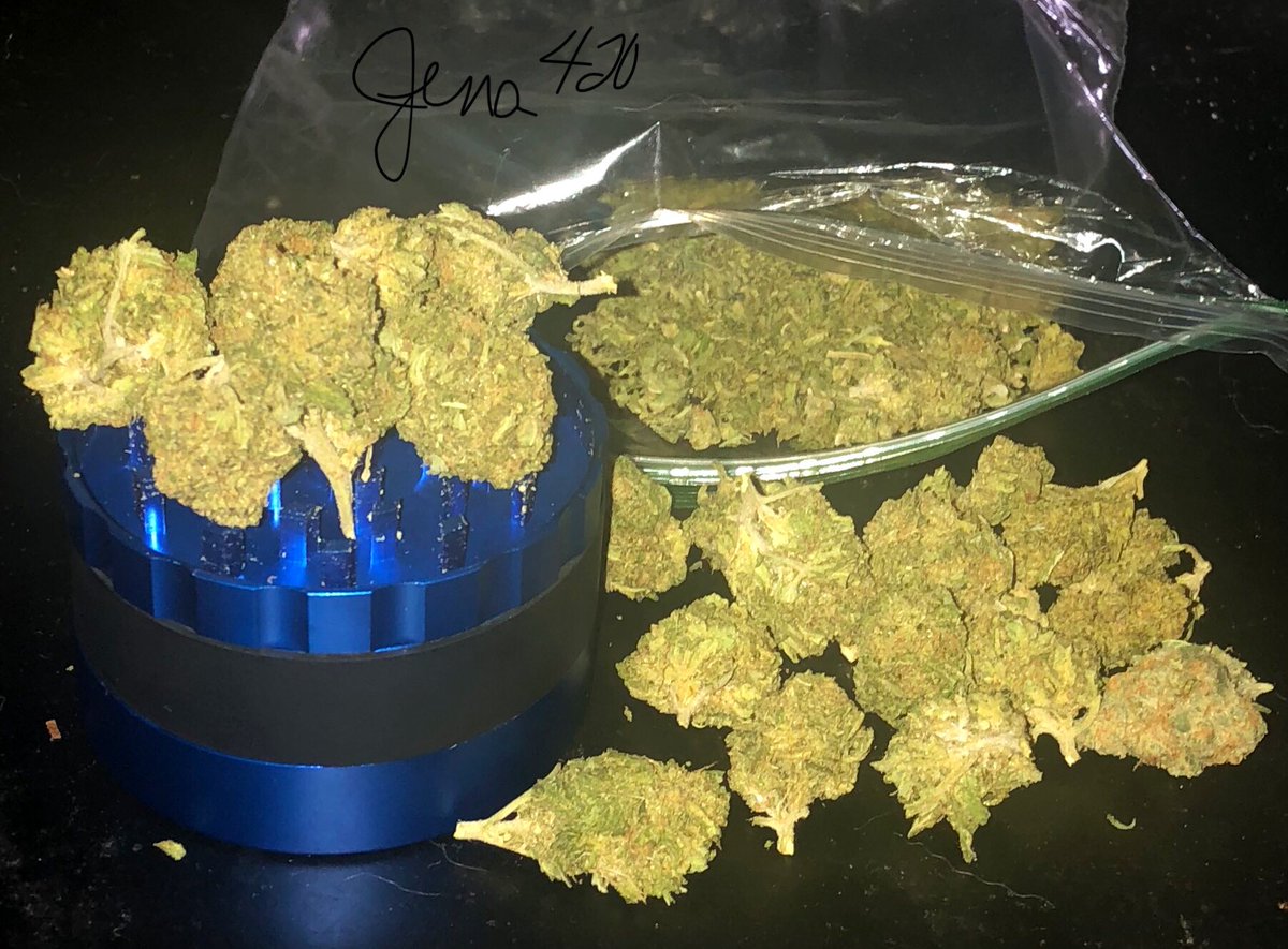 Let’s smoke. 
This strain is #MelonApe 
🍈🍉🌱🦍🔥💚😙💨
#StonerFam #IAmCannabis #StayLifted