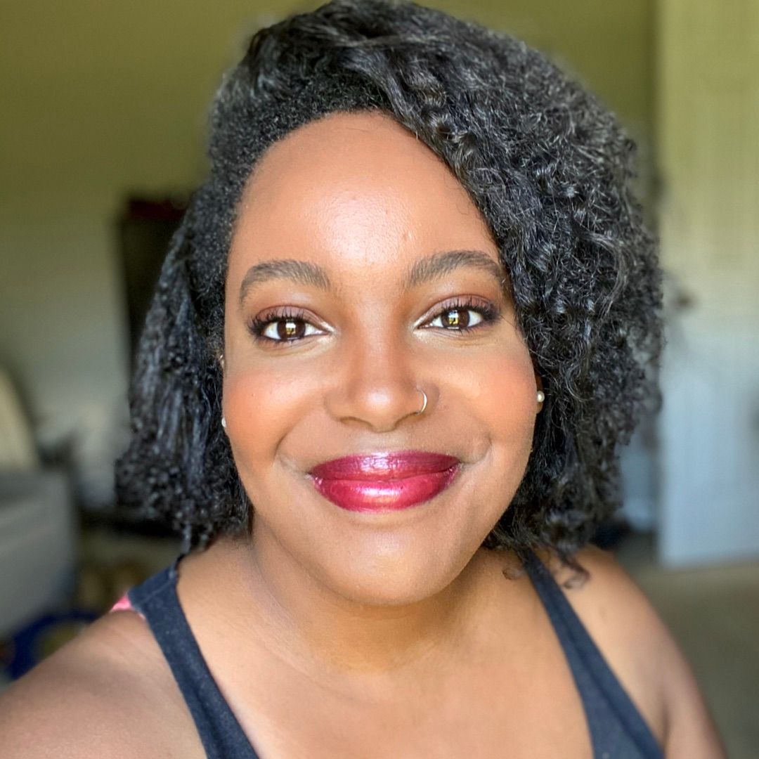AuntieNisha's tweet photo. Haven’t put on makeup in months & barely remembered how to blend but we got it in the end! #boldlip #summerselfie #bronzedbabe #selfiegame #goodhairday https://t.co/kMfJzgMLCY https://t.co/UdhFM00UoZ
