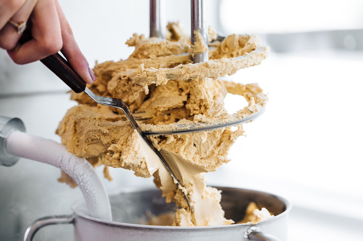 SmittenIceCream's tweet image. SALTED CARAMEL &amp;amp; EARL GREY ARE BACK!! 🎉🎉⁣ Starting TODAY, we’re scooping Salted Caramel &amp;amp; pinting Earl Grey w/ Milk Chocolate Chips at all of our shops (just pints available at our #pacheights shop)!⁣
⁣Stop by or order delivery.