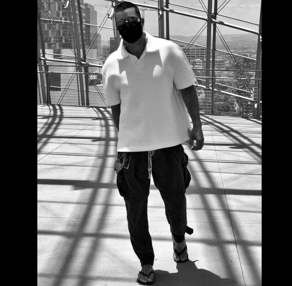 ricky_martin's tweet photo. 🤟🏽 https://t.co/s0JgMlzjkB